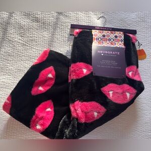 Novogratz Halloween Vampire Lip Blanket Tiktok viral